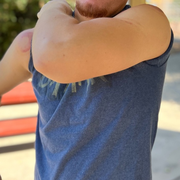 BATMAN MEN T SHIRT NAVY BLUE DC COMICS COMICS HERO OVAL LOGO OFFICIALLY GOTHAM - Picture 7 of 16